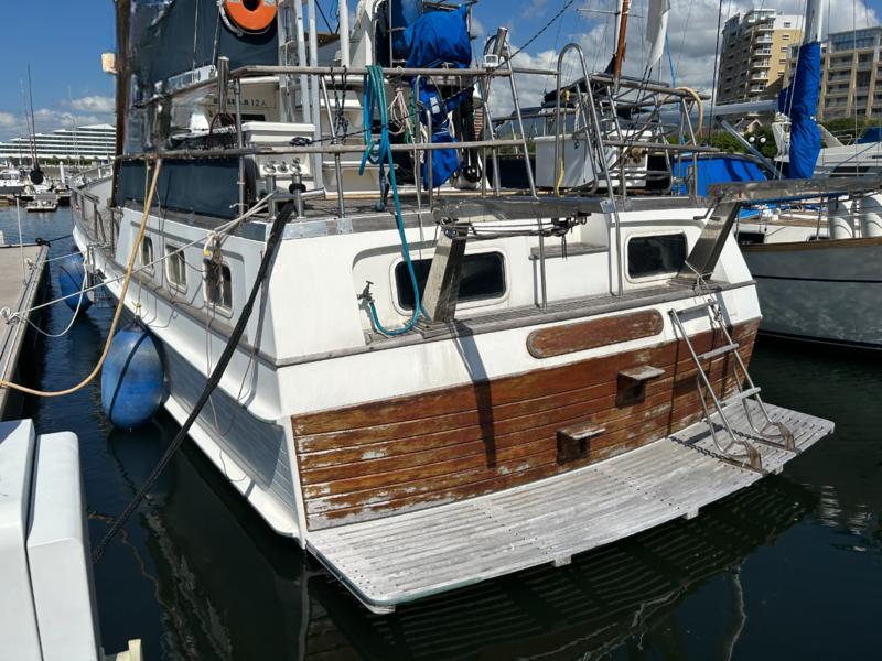 banner_089927-grand-banks-42-motoryacht