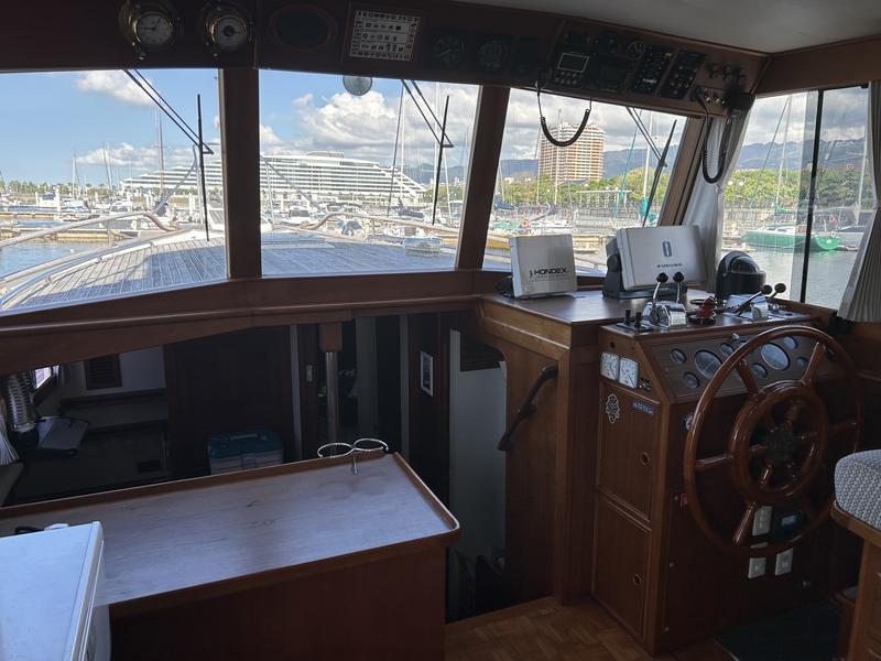 banner_089927-grand-banks-42-motoryacht