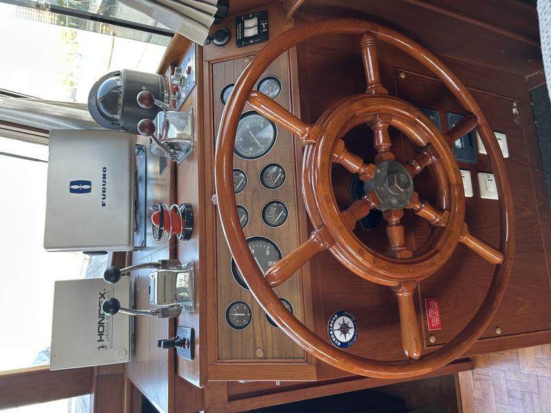banner_089927-grand-banks-42-motoryacht