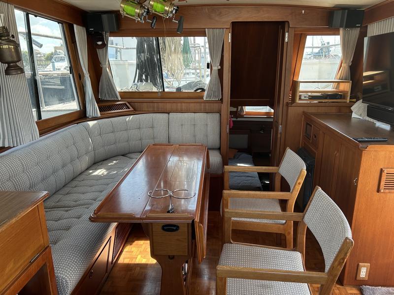 banner_089927-grand-banks-42-motoryacht