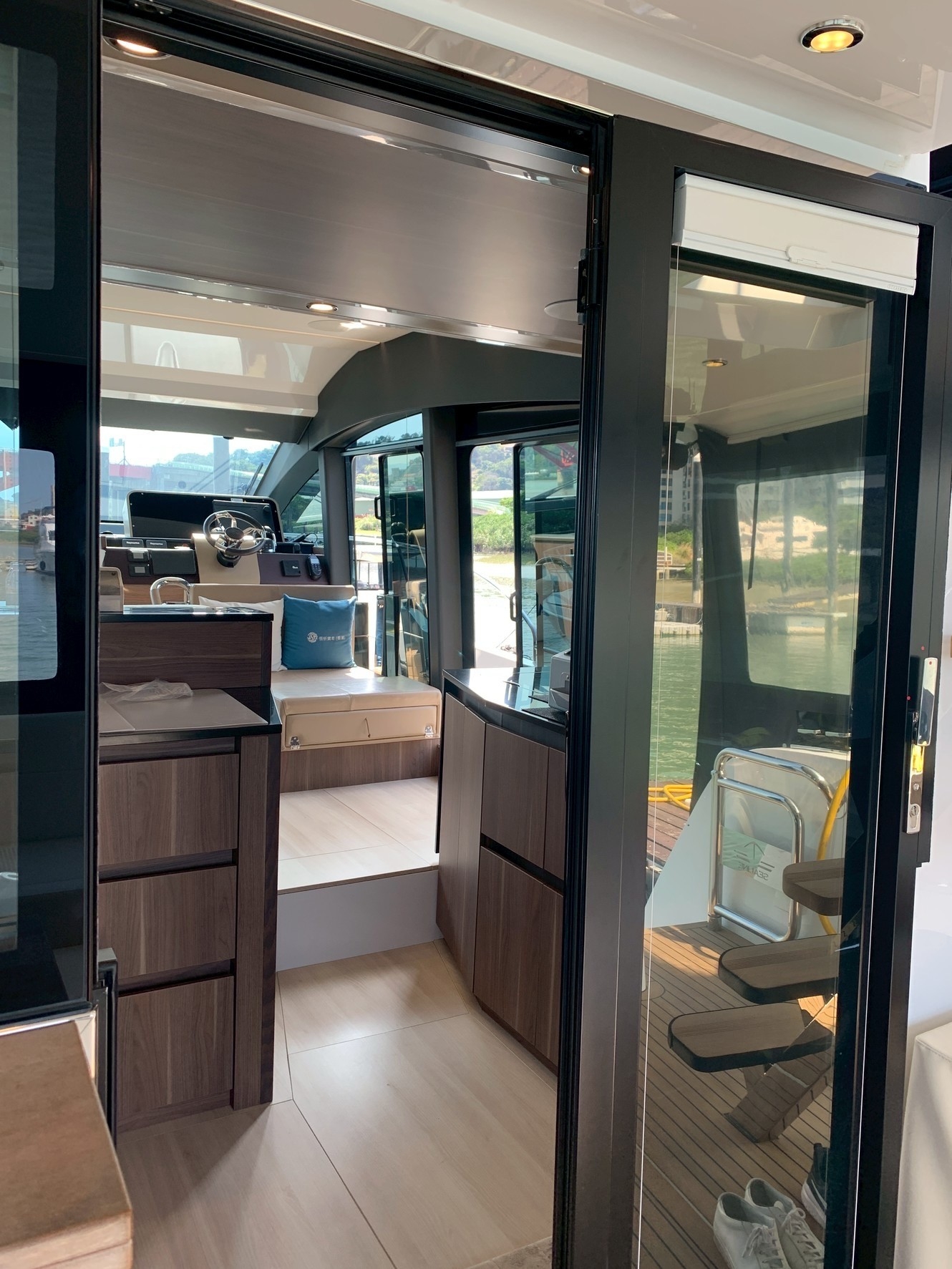 banner_090257-sealine-f530