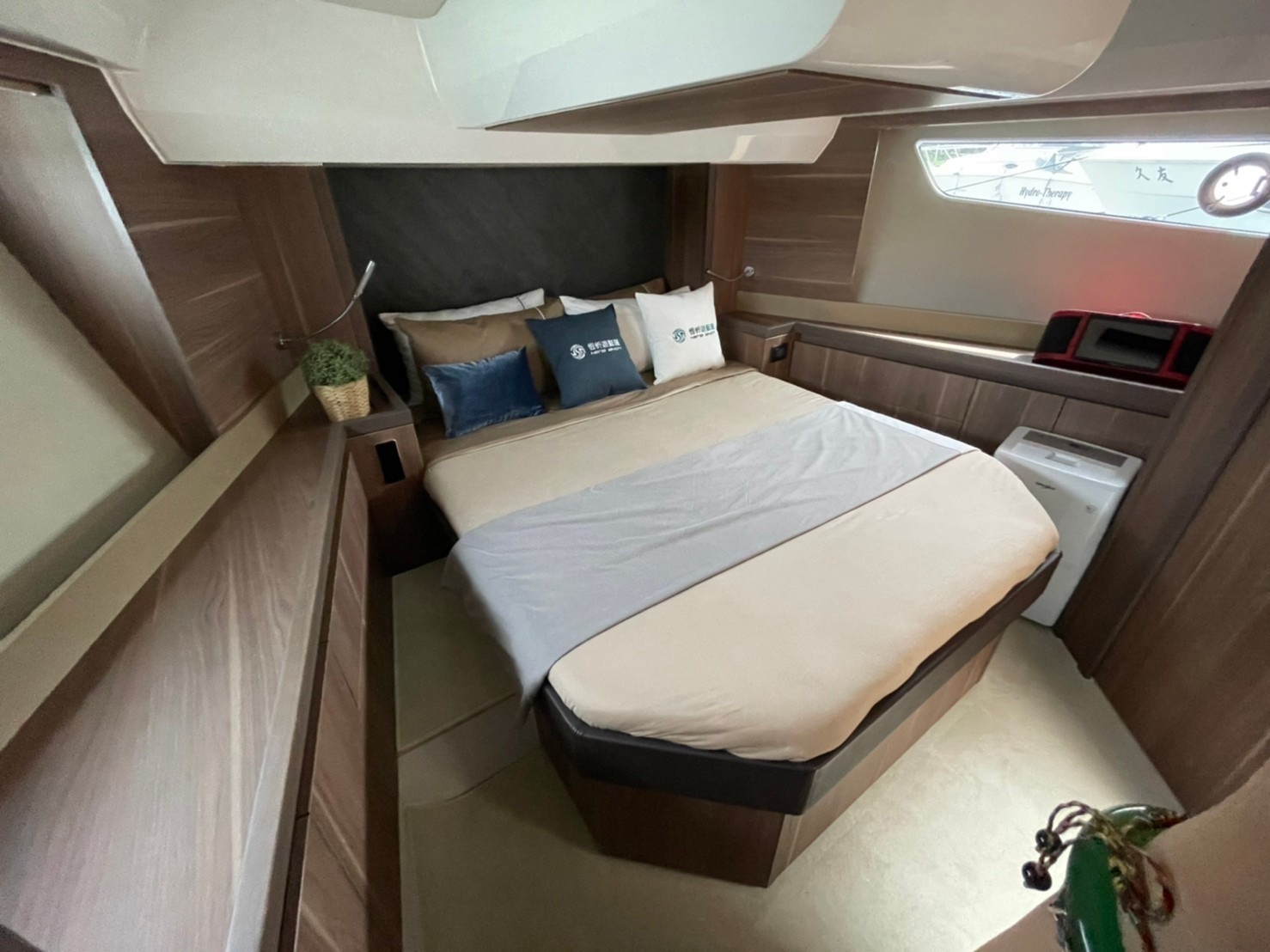 banner_090257-sealine-f530