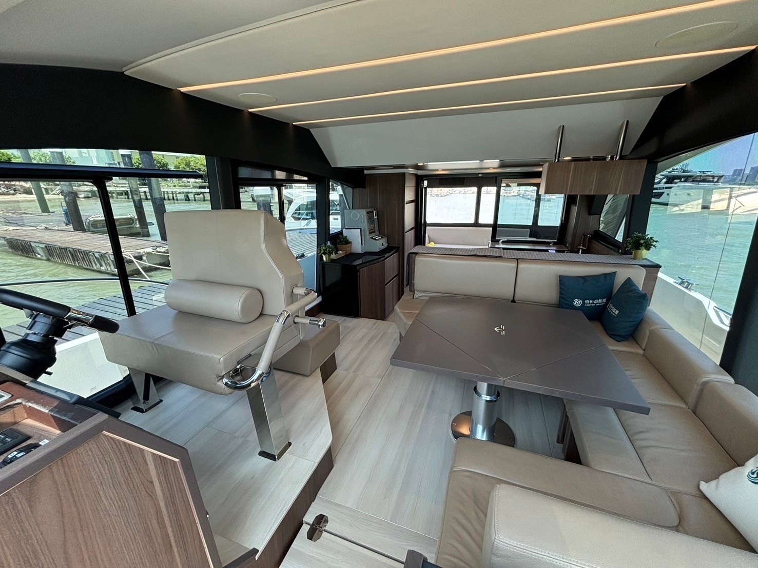 banner_090257-sealine-f530