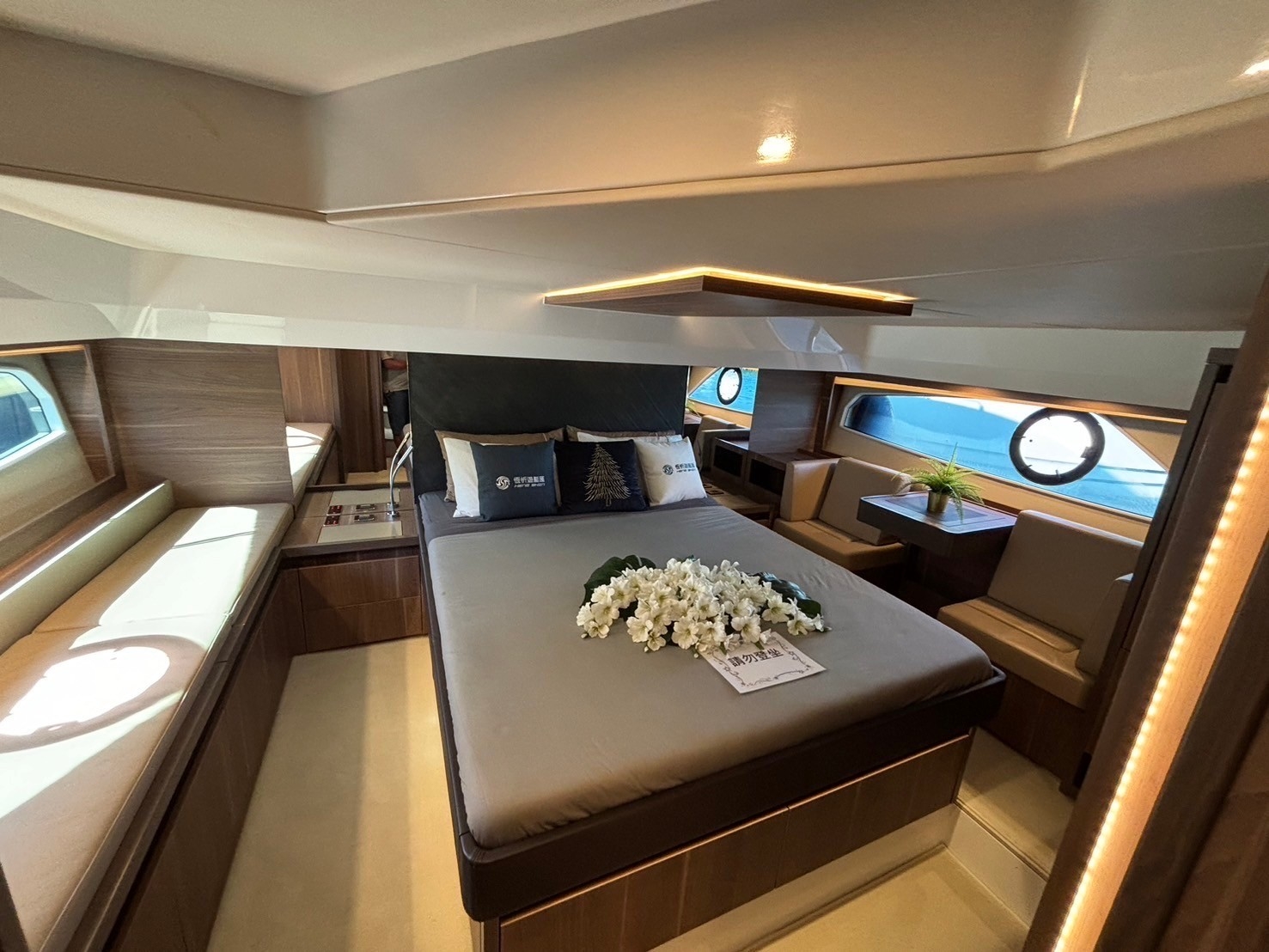banner_090257-sealine-f530