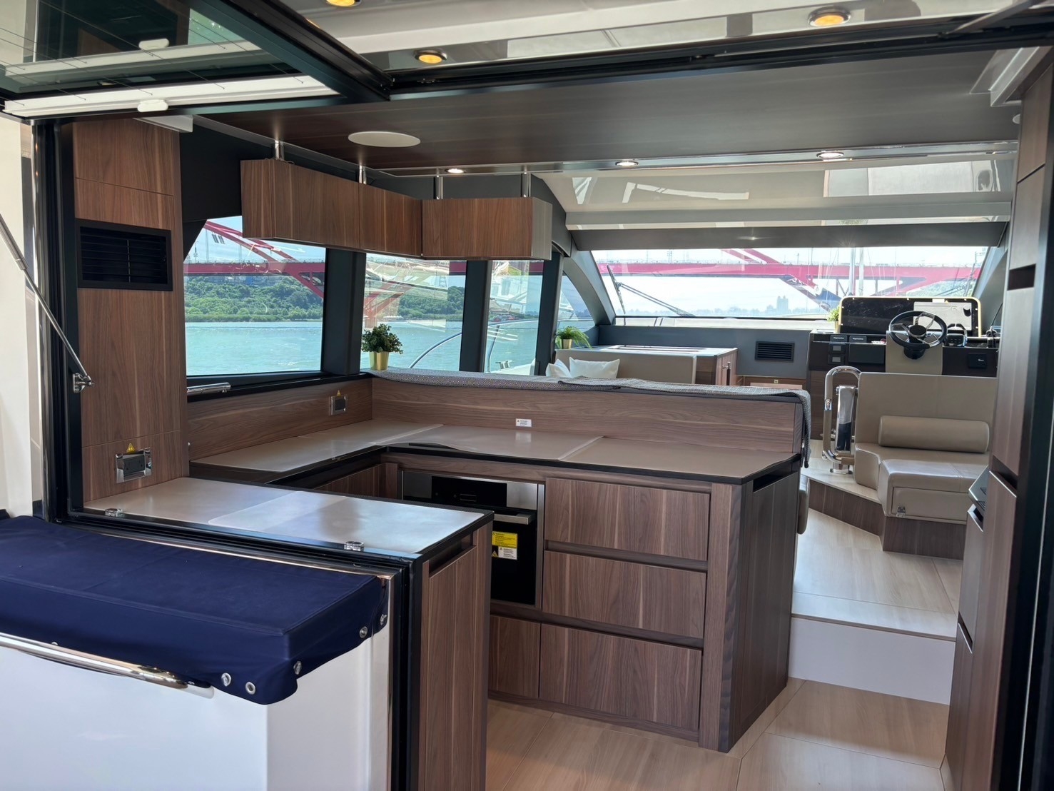 banner_090257-sealine-f530