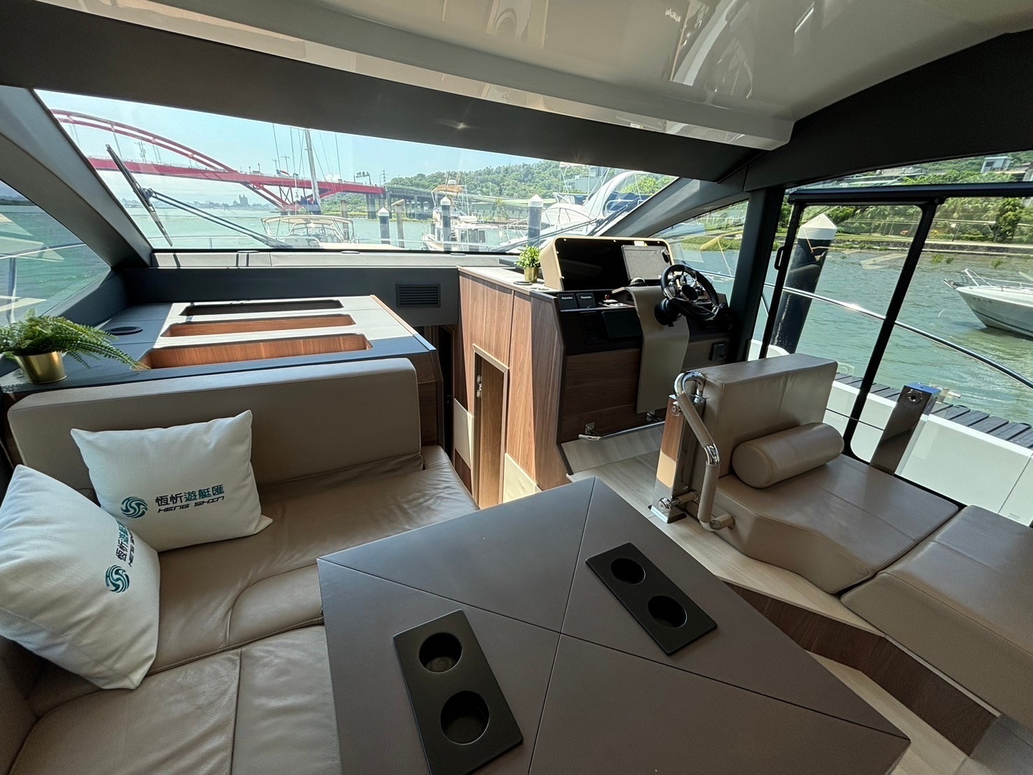 banner_090257-sealine-f530