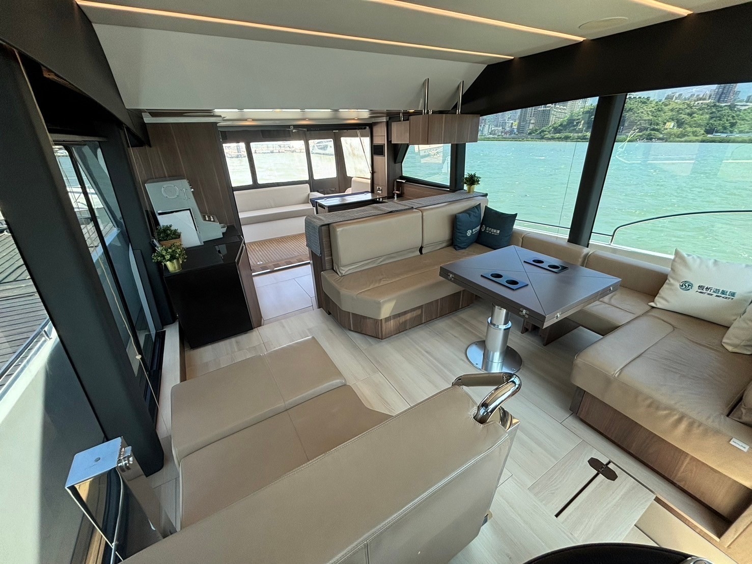 banner_090257-sealine-f530