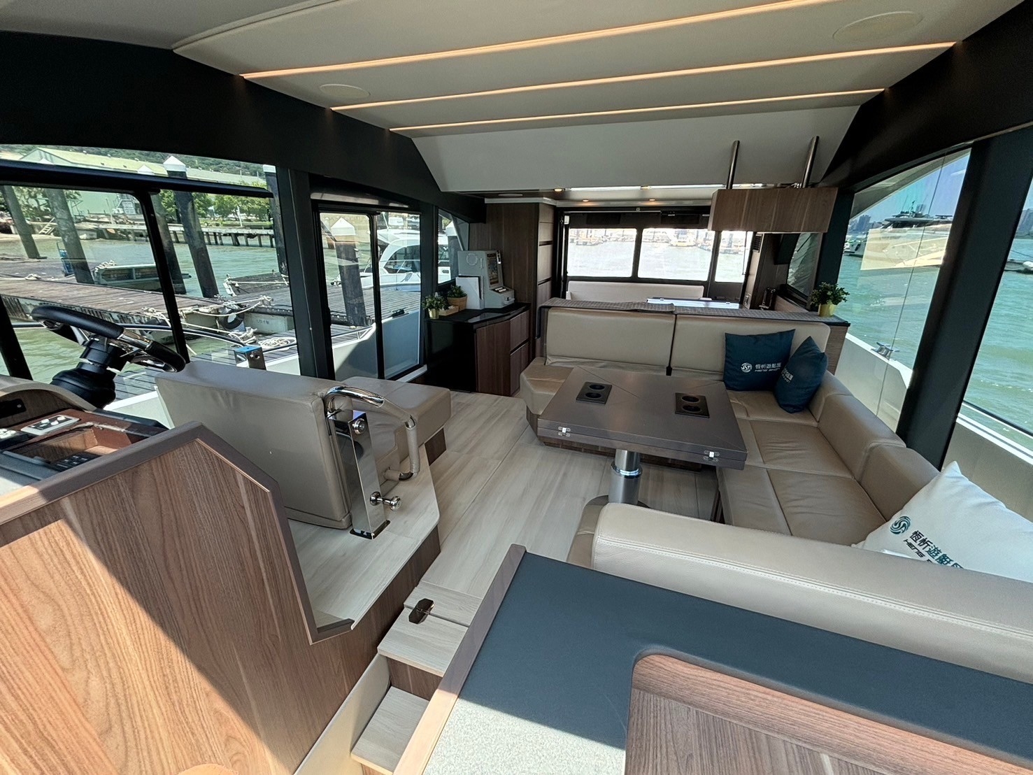 banner_090257-sealine-f530