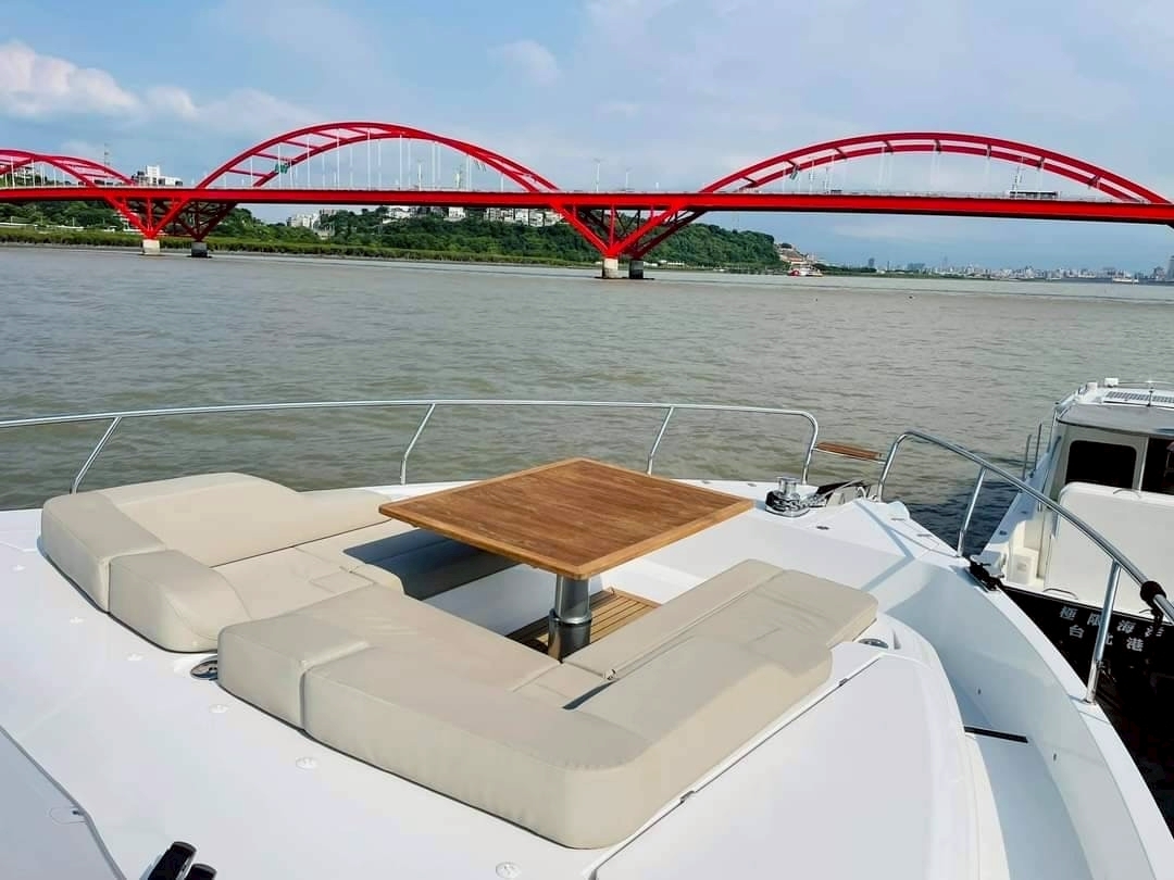 banner_090257-sealine-f530