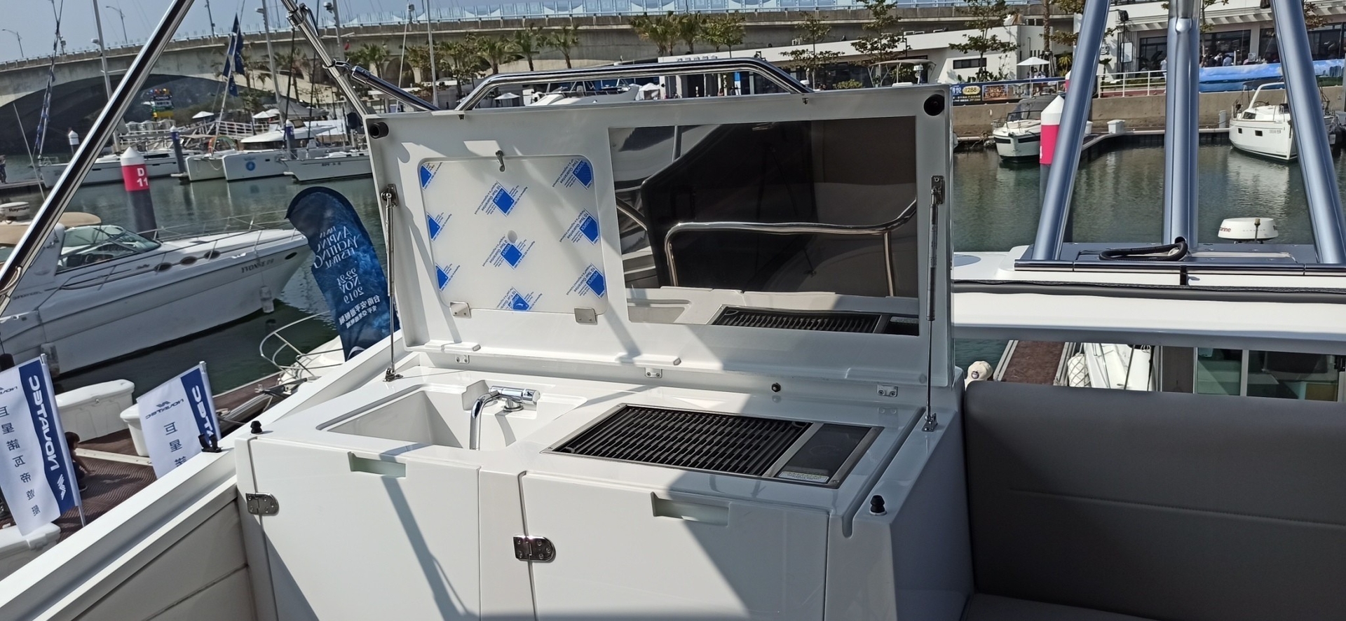 banner_090257-sealine-f530