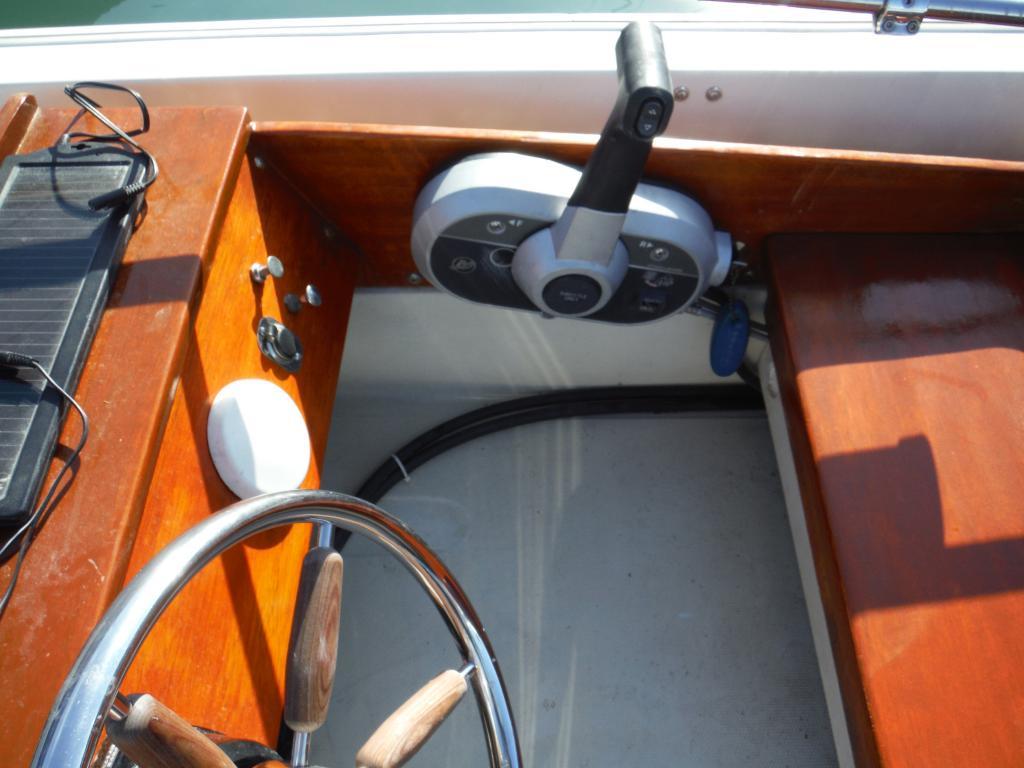 banner_090333-boston-whaler-15-super-sport