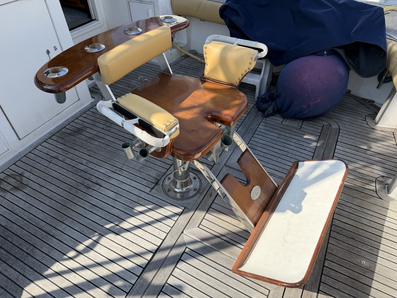 banner_090335-viking-47-convertible