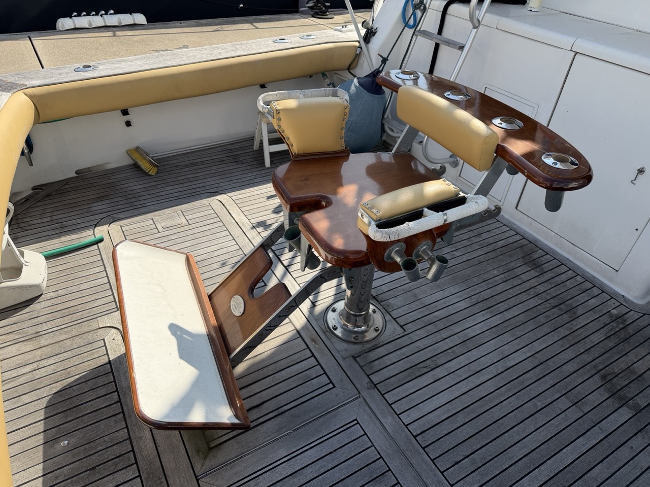 banner_090335-viking-47-convertible