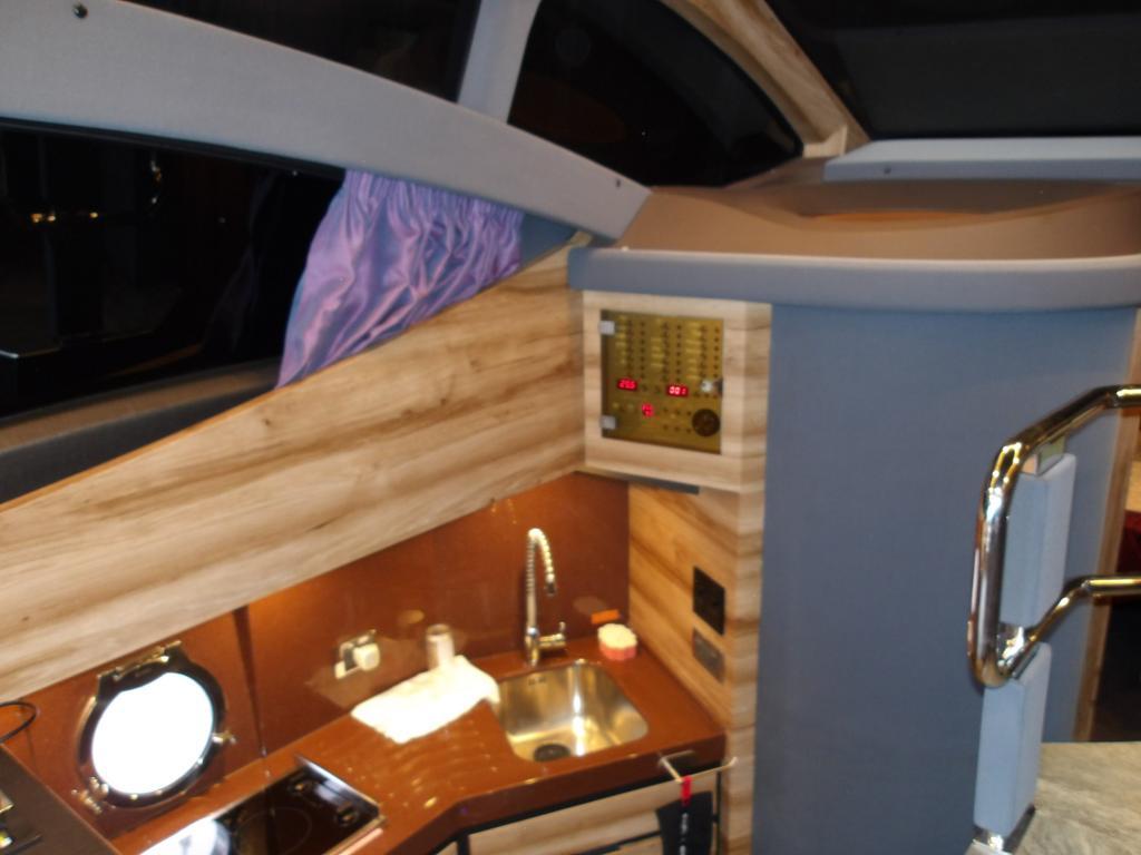 banner_090756-azimut-yachts-38