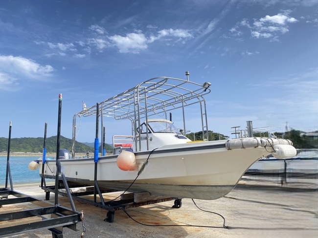 ボートand船外機(去年数回のみ使用)綺麗　 2 billion yen] The 95-foot giant cruiser that landed in Japan for