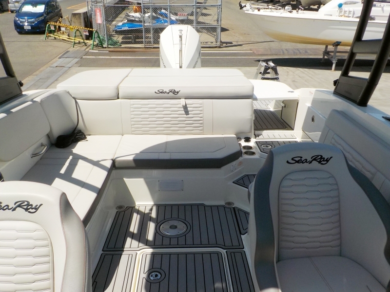 banner_091945-sea-ray-230-spx