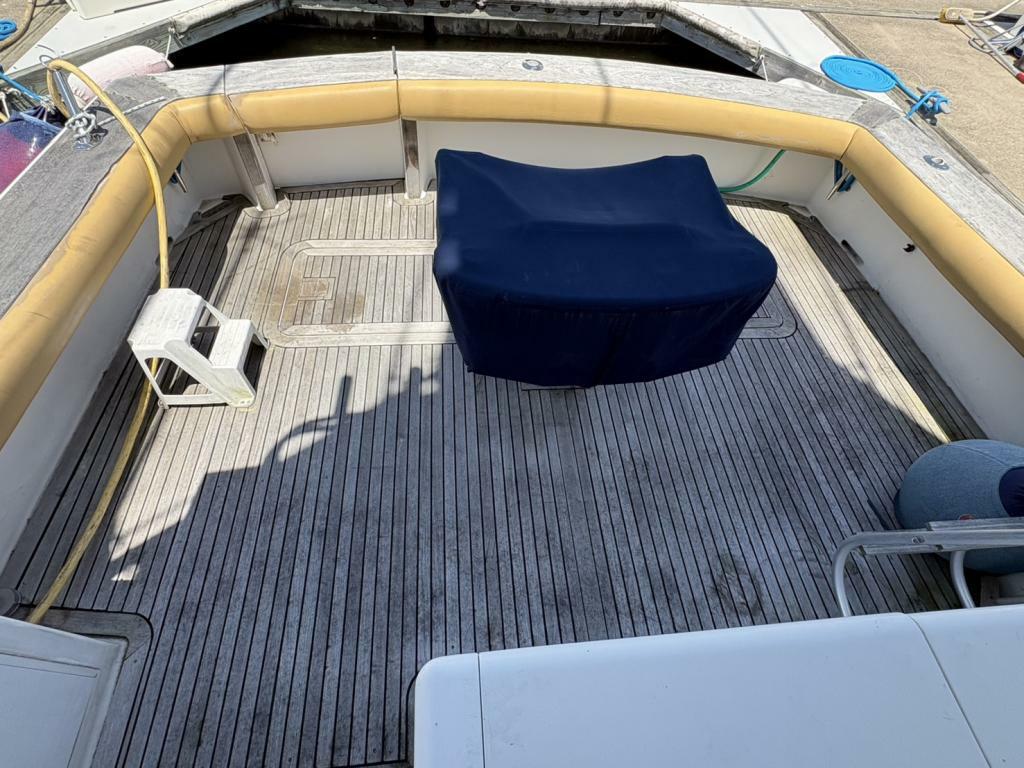 banner_092070-viking-47-convertible