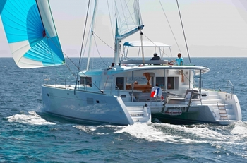 thumb_092103-lagoon-450-catamaran