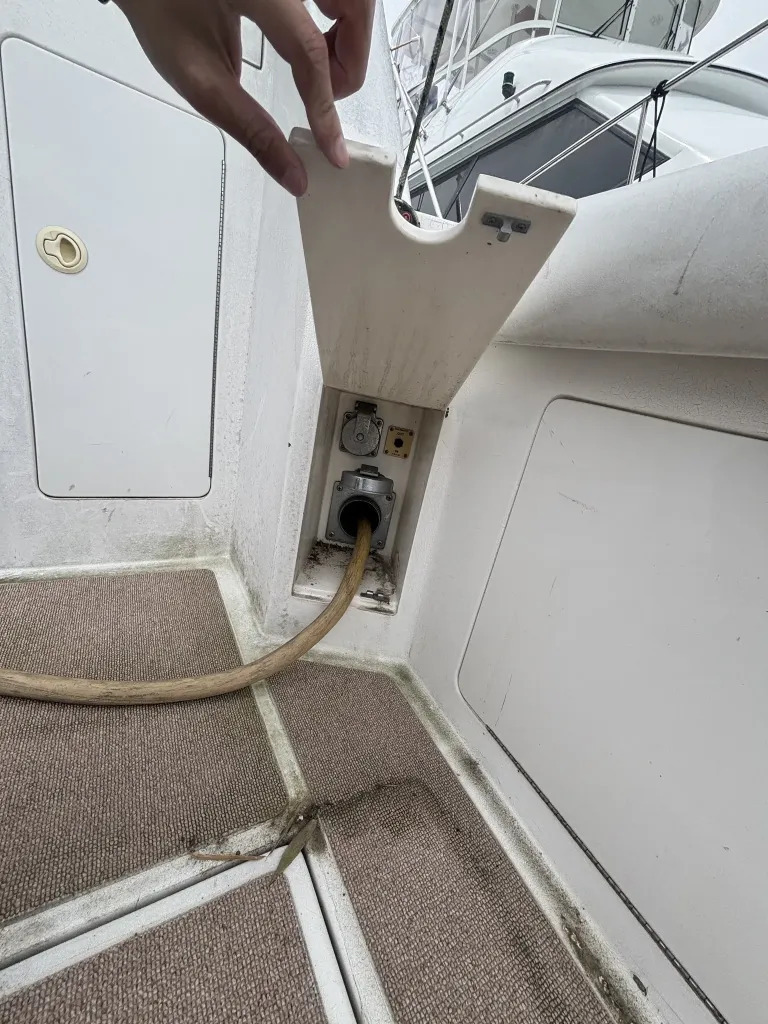 banner_092194-cabo-47-flybridge-fs