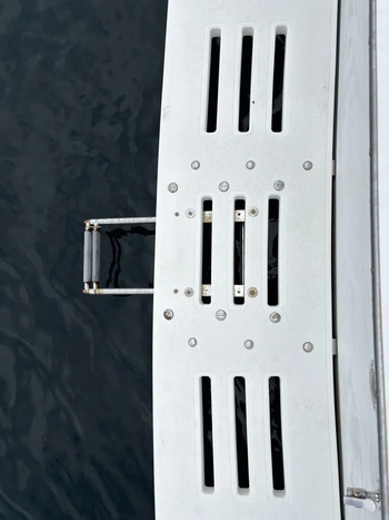 thumb_092194-cabo-47-flybridge-fs