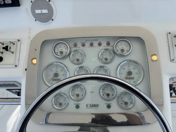 thumb_092194-cabo-47-flybridge-fs