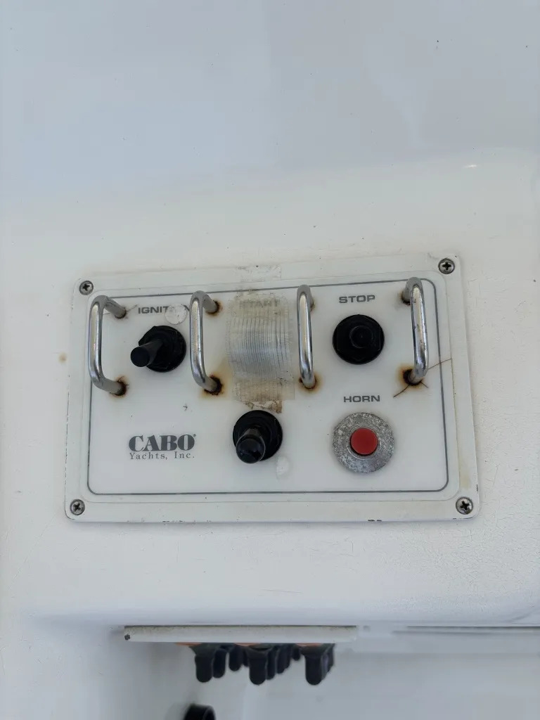 banner_092194-cabo-47-flybridge-fs