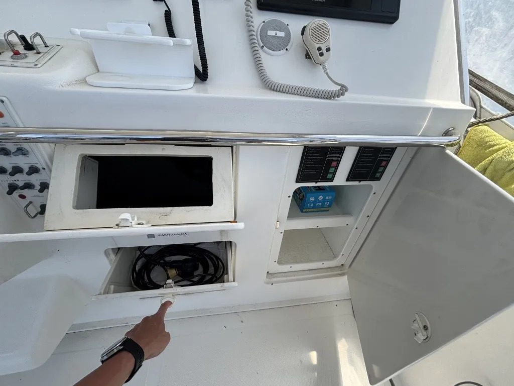 banner_092194-cabo-47-flybridge-fs