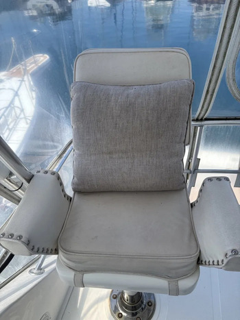 thumb_092194-cabo-47-flybridge-fs