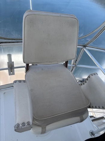 thumb_092194-cabo-47-flybridge-fs