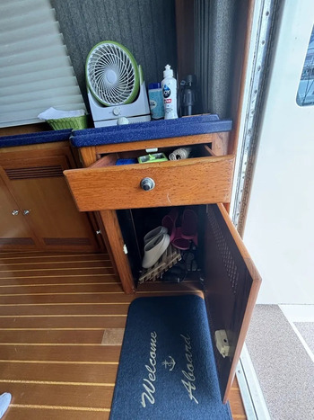 thumb_092194-cabo-47-flybridge-fs