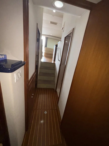 thumb_092194-cabo-47-flybridge-fs