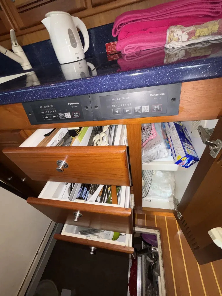 banner_092194-cabo-47-flybridge-fs
