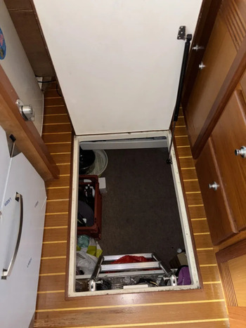 thumb_092194-cabo-47-flybridge-fs