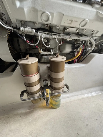 thumb_092194-cabo-47-flybridge-fs