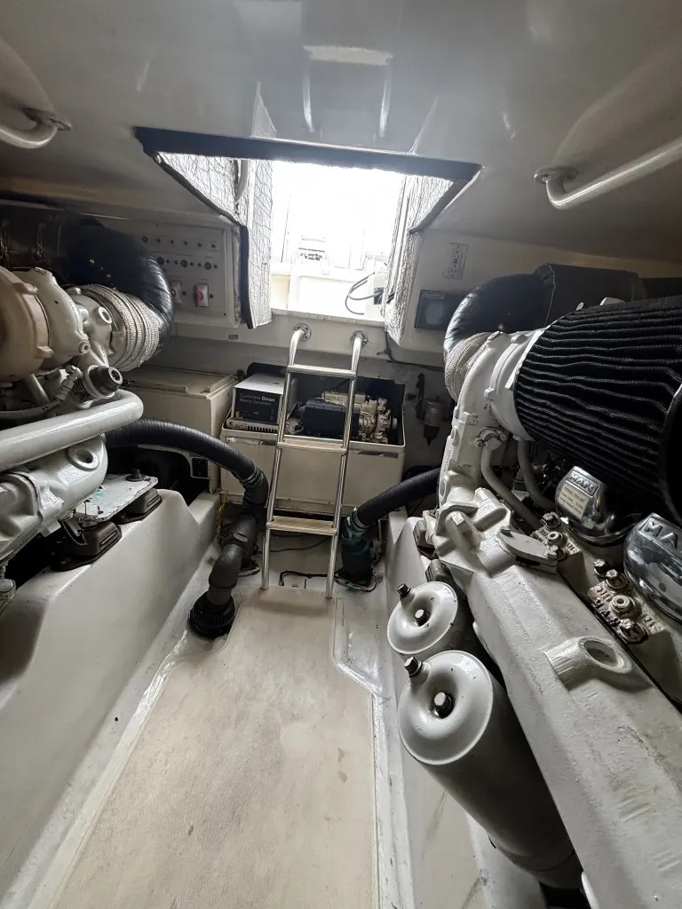 banner_092194-cabo-47-flybridge-fs
