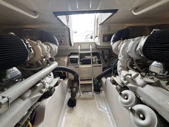 thumb_092194-cabo-47-flybridge-fs