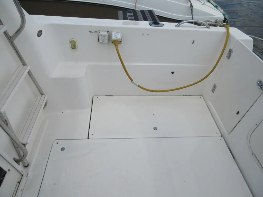 banner_092583-bayliner-288-cb