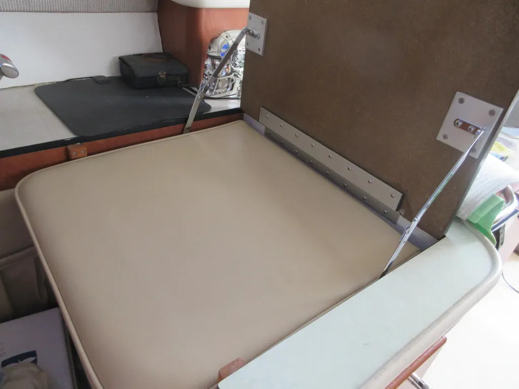 banner_092583-bayliner-288-cb