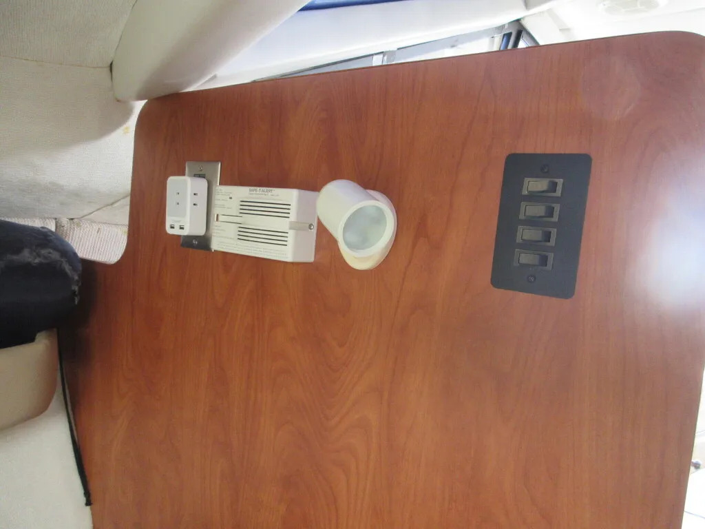 banner_092583-bayliner-288-cb