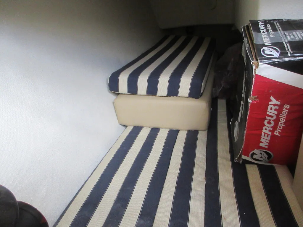banner_092583-bayliner-288-cb