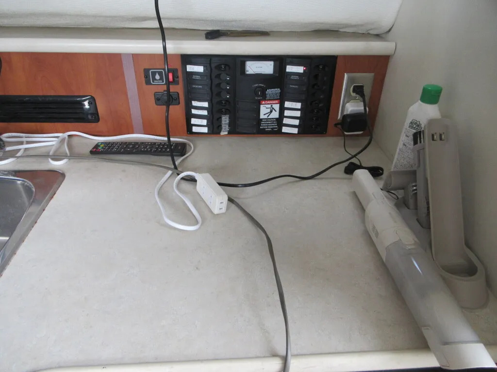 banner_092583-bayliner-288-cb