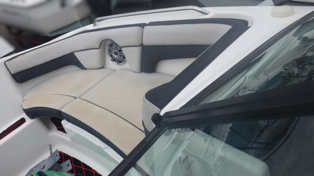 banner_092643-yamaha-ar210