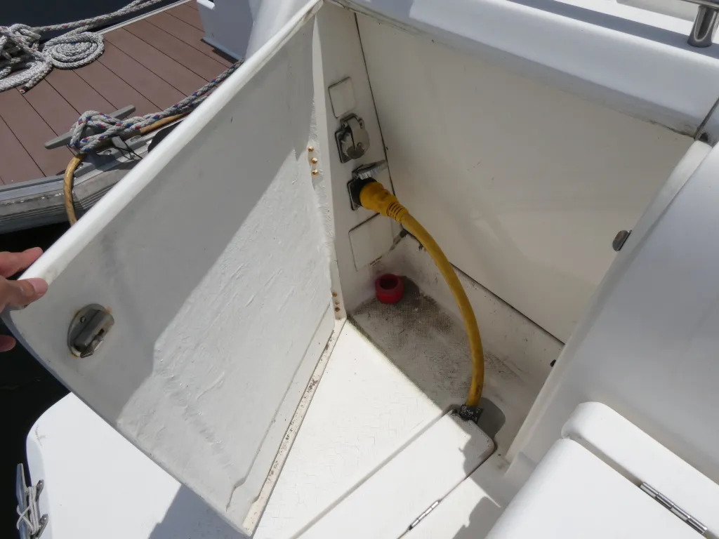 banner_080876-meridian-yachts-459-cockpit-motoryacht