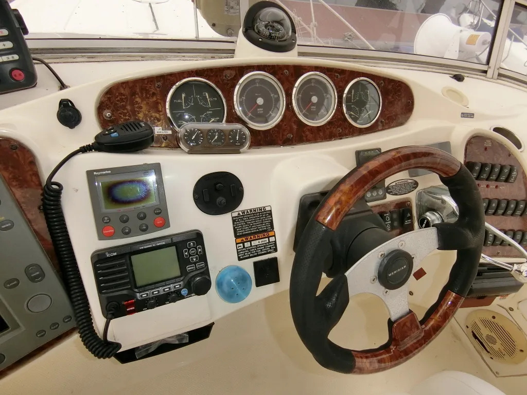 banner_080876-meridian-yachts-459-cockpit-motoryacht