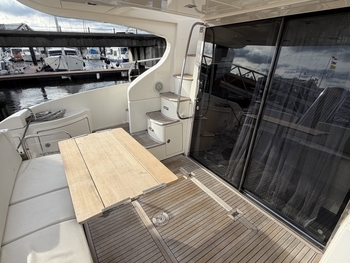 thumb_093302-azimut-yachts-43