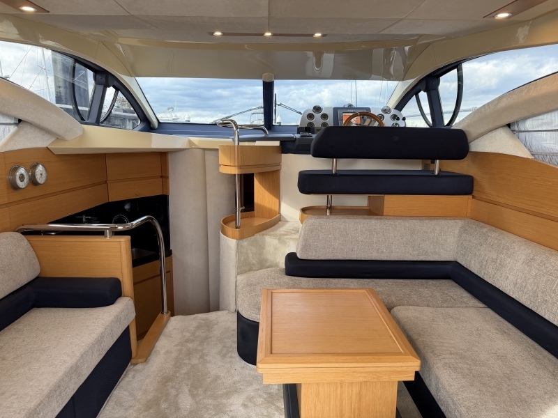 banner_093302-azimut-yachts-43