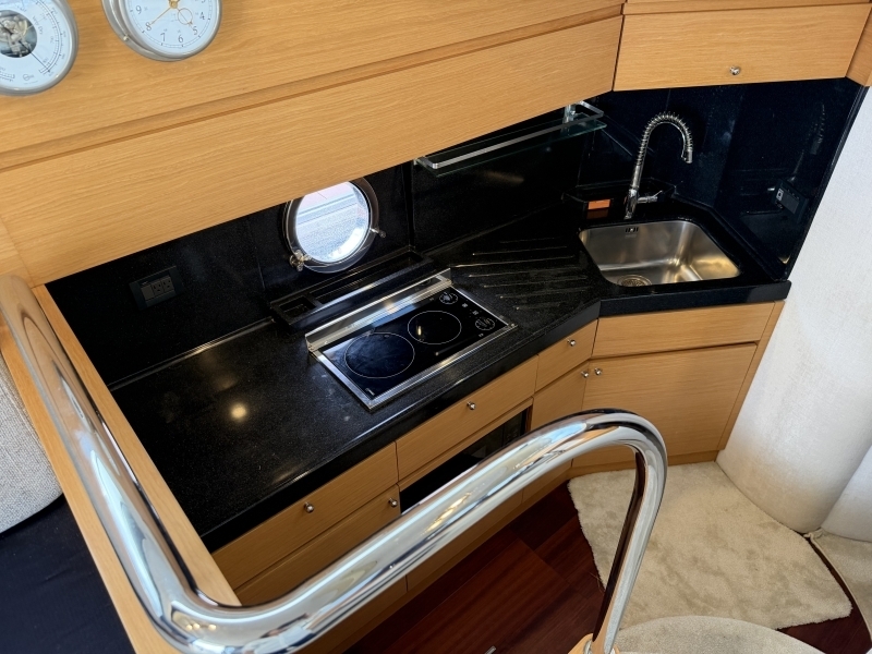 banner_093302-azimut-yachts-43