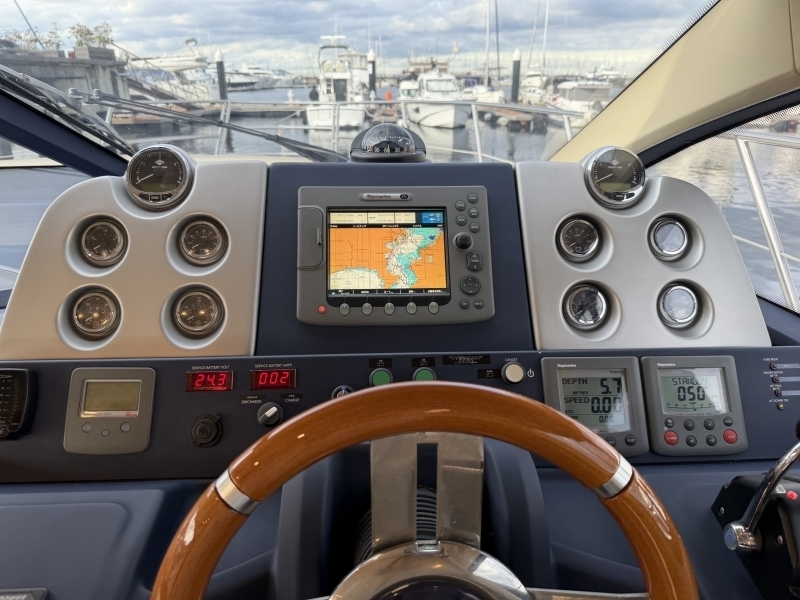 banner_093302-azimut-yachts-43