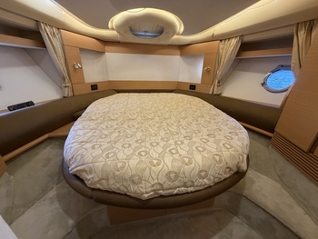 thumb_093302-azimut-yachts-43