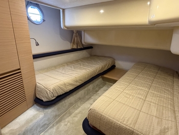 thumb_093302-azimut-yachts-43